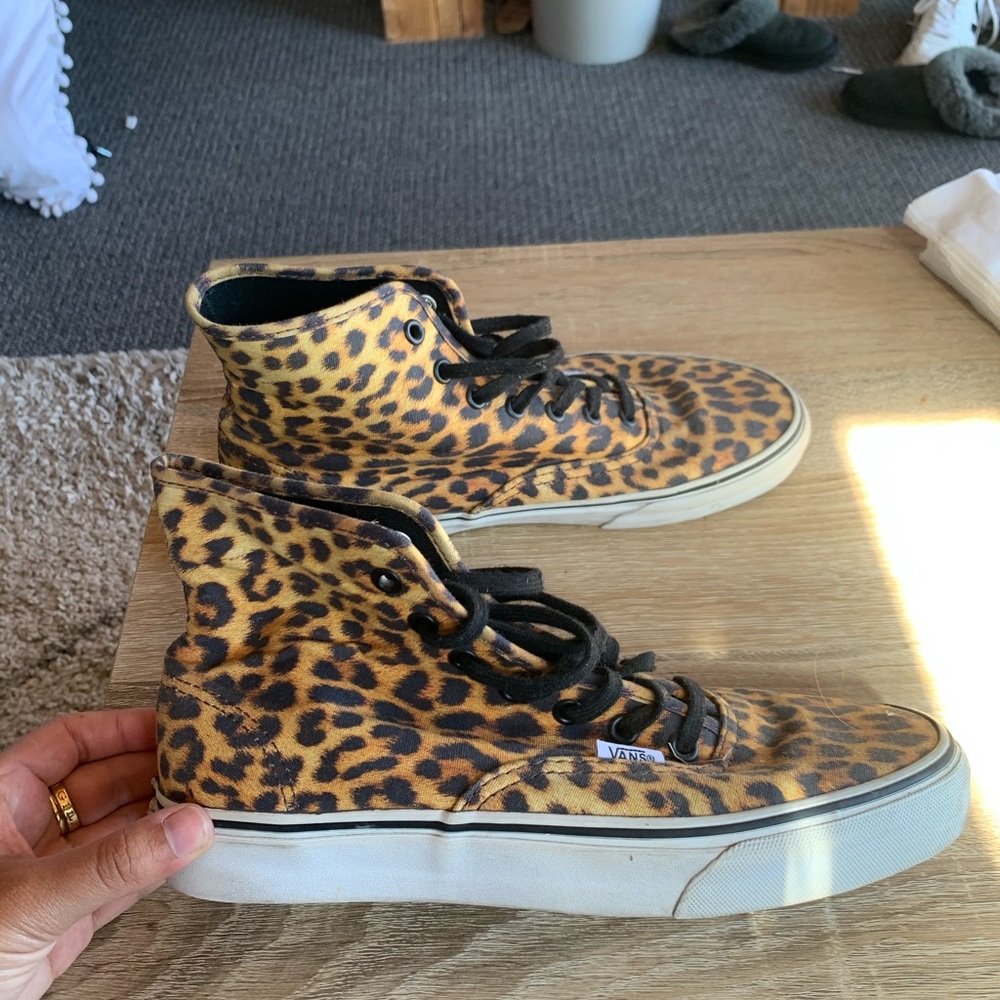 LEOPARD PRINT VANS